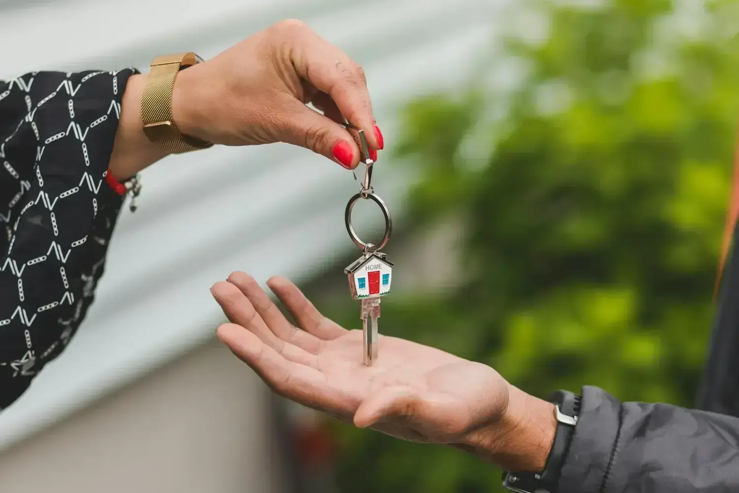 FÜR IMMOBILIENVERKÄUFER FÜR IMMOBILIENKÄUFER FÜR IMMOBILIENVERMIETE